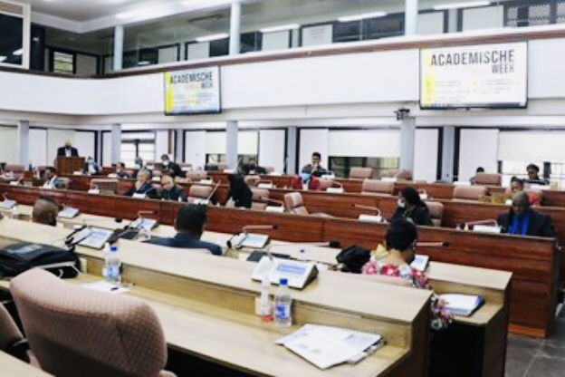  🟢基于疫情严重；国会延后多项重要会议