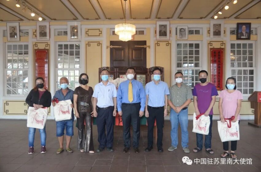  🟢韩镜大使在“小年”向侨胞发放“春节包”