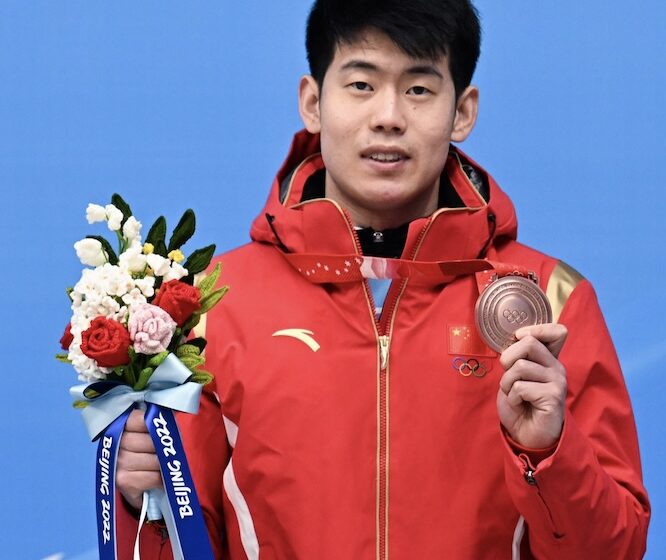  🔴🔥🥉男子钢架雪车：中国选手闫文港夺得铜牌