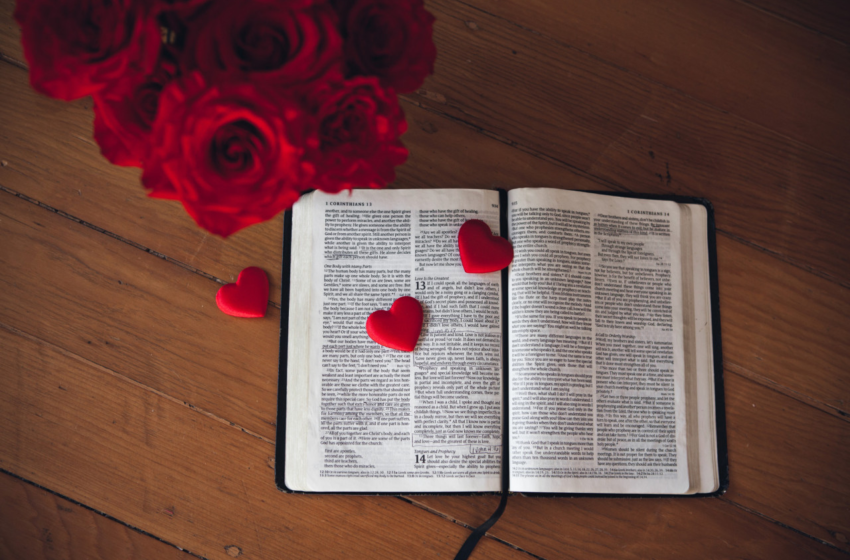 🟣《圣经》是本叫人荡气回肠的情书，诉说上帝对人的爱，也指明人间亲爱应有的质素