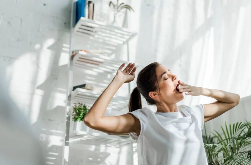  🤔一吃完饭就犯困，是咋回事？该咋办？