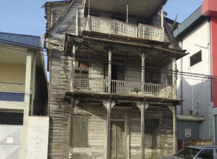  🟢Bhola市长表示正在研究如何处理市中心危房问题