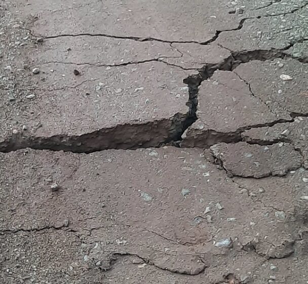  🟢ABOP党议员要求政府立即修理前往Atjoni公路上的窟窿