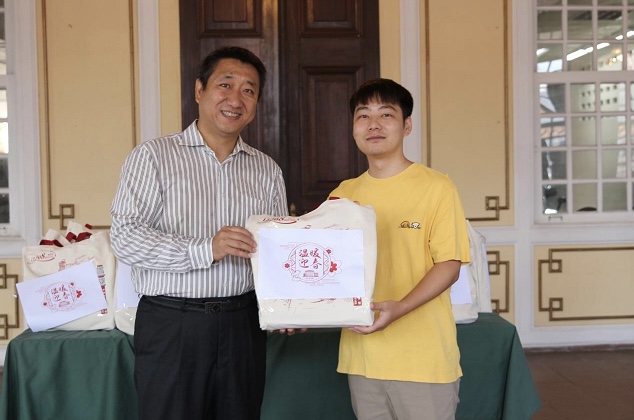  🌟“温暖迎春”系列活动——韩镜大使出席慰侨物资发放仪式与篮球友谊对抗赛