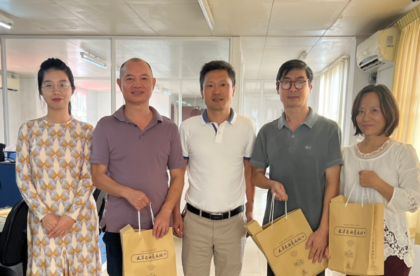  🌟中国驻苏使馆官员探访洵南日报社给员工带来新春问候