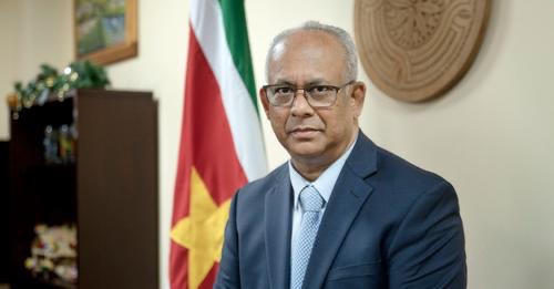  Ramdin 外长预计 IMF 复甦计划会有所改善