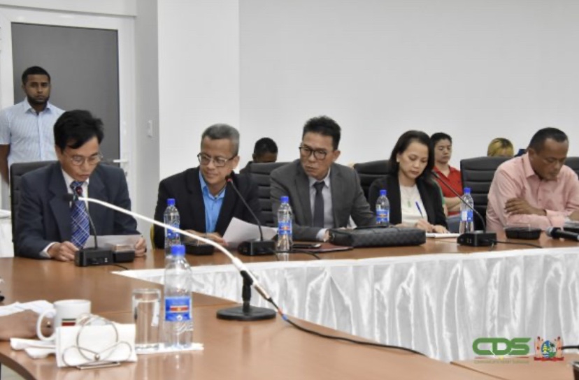  总统在全国对话初步交流中会见企业家