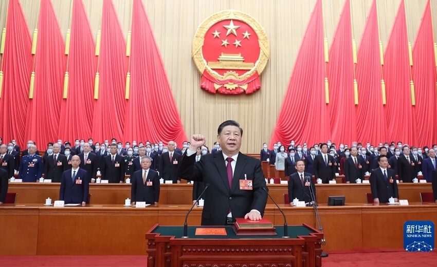  《十四届全国人大一次会议选举产生新一届国家领导人 习近平全票当选国家主席中央军委主席》