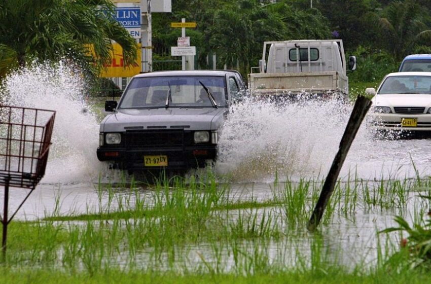  教育部因大雨及洪涝决定所有学校关门一天