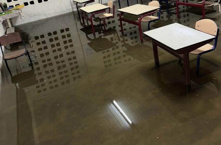  许多学校因洪涝而停课一天