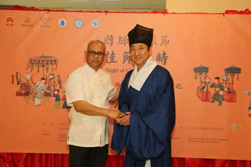  -洵南绽放汉服美 文化增进中苏情——驻苏里南使馆举办汉服之夜主题文化活动