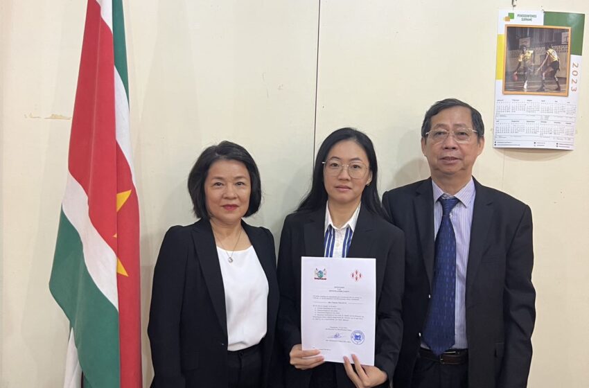  华裔李静宜被任命为苏里南永久翻译官