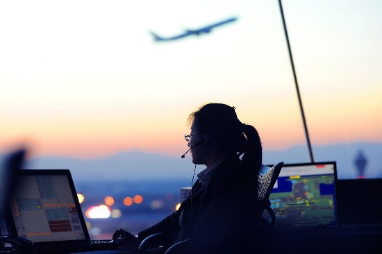  交通部长表示航空指挥员人手不足的问题正在处理中