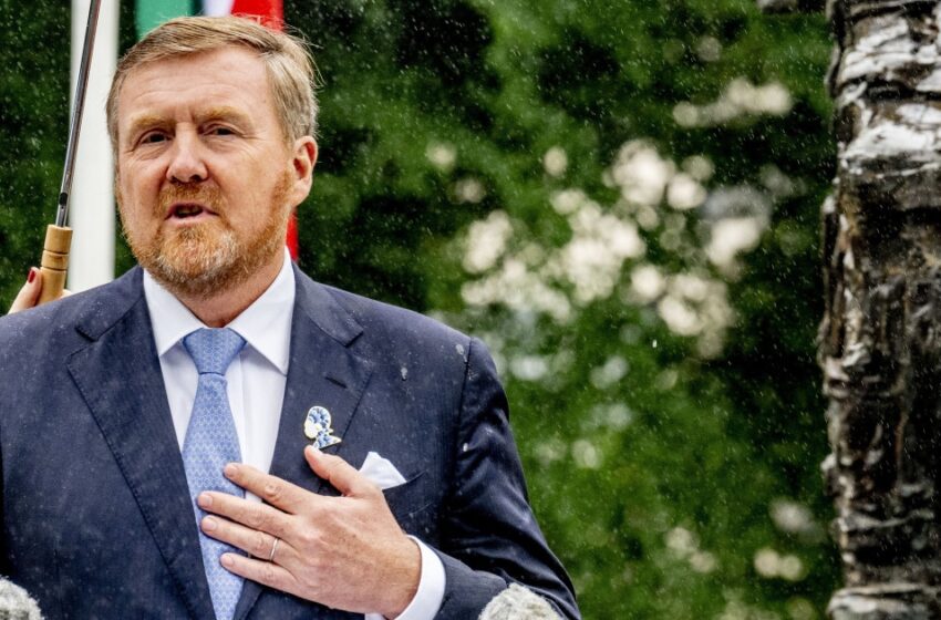  荷兰国王的道歉使现场许多人受感动