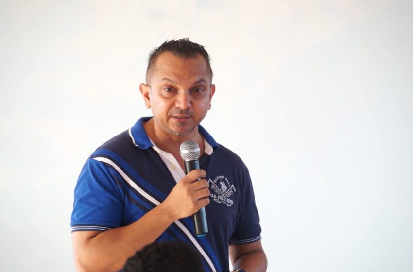 Debipersad第二次被选为经济学会会长