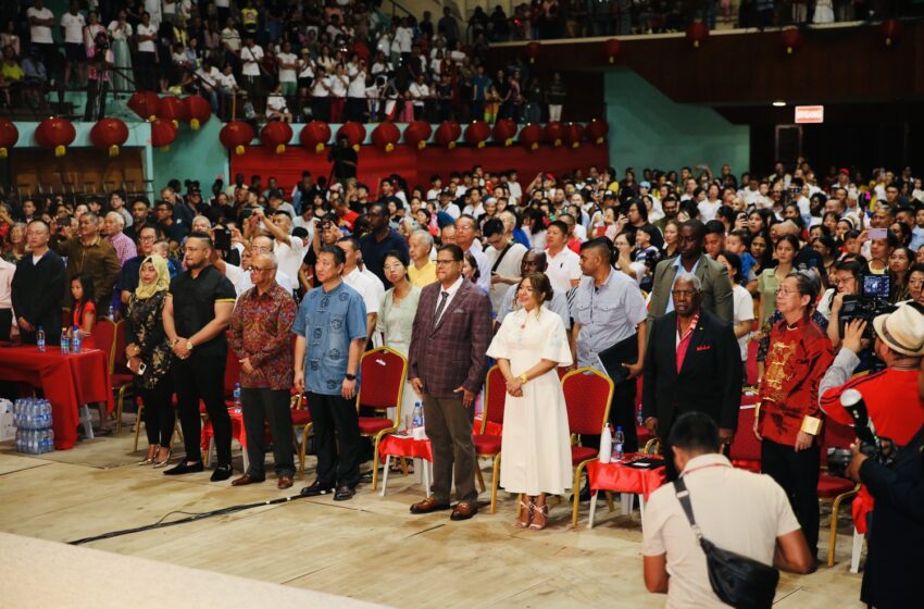  -纪念华人定居苏里南170周年文艺晚会隆重举行