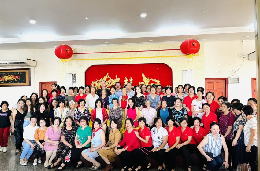  【华人妇女会在客家王酒楼举办新年宴会】
