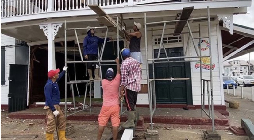  Backlot多媒体公司总部建筑遭车撞
