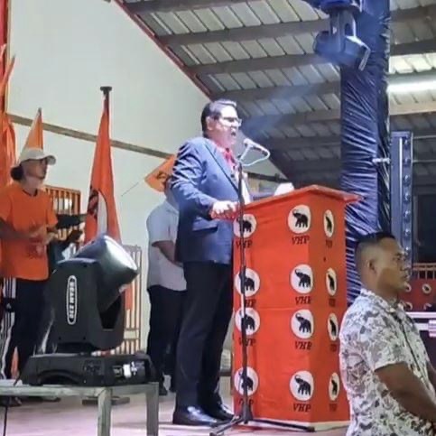  VHP党主席Santokhi在Nickerie活动上宣布：给土地森林部长一个星期的限期