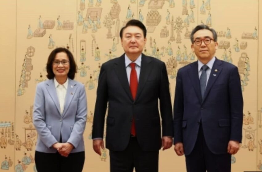  张碧芬大使向韩国总统递外交国书