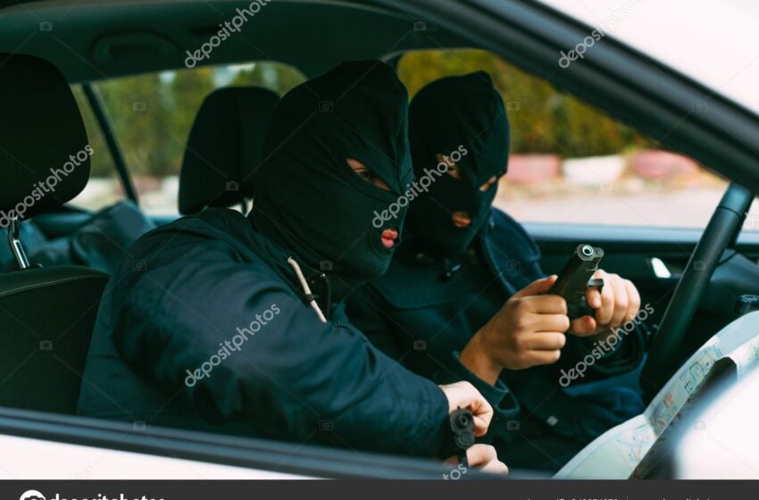  一名金店经营者在Bomaweg家门前遭抢劫