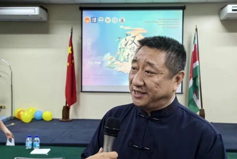  【韩镜大使出席苏里南首届“汉语桥”比赛决赛】