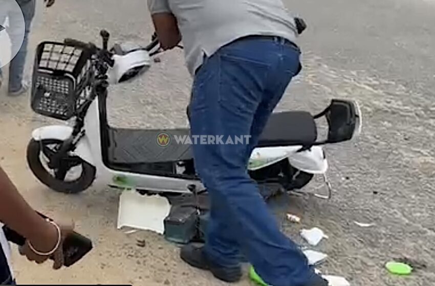  一名骑电动自行车的人因交通事故在医院死亡