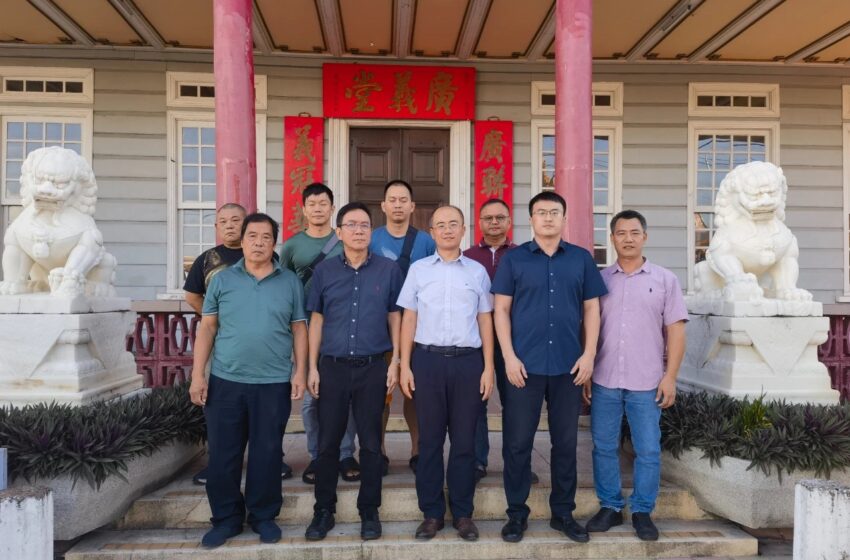 【驻苏里南使馆刘振华临时代办走访苏里南华助中心】
