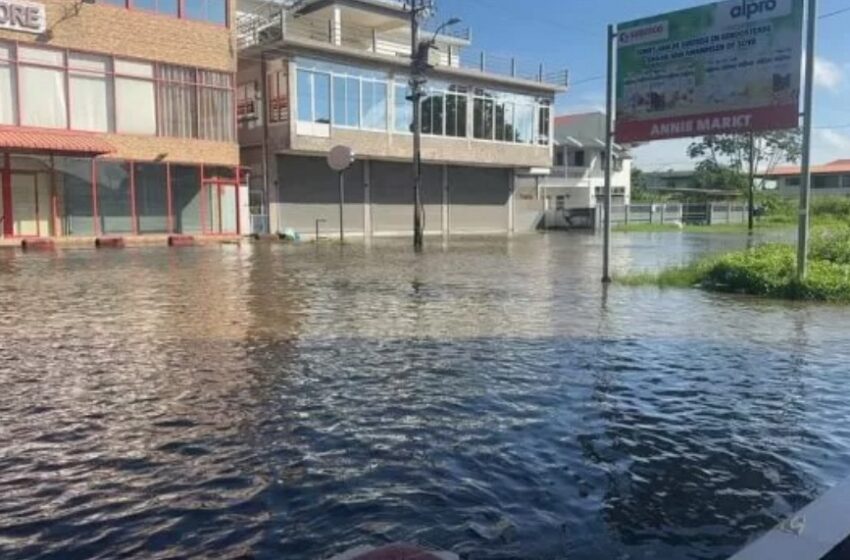  荷兰水文学家解释称，Paramaribo-Noord严重的水灾部分原因是排水系统被忽视