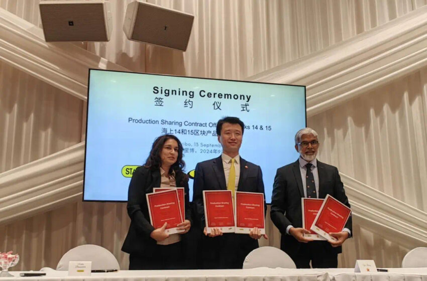  【驻苏里南使馆临时代办刘振华出席中苏石油公司石油产品分成合同签约仪式】