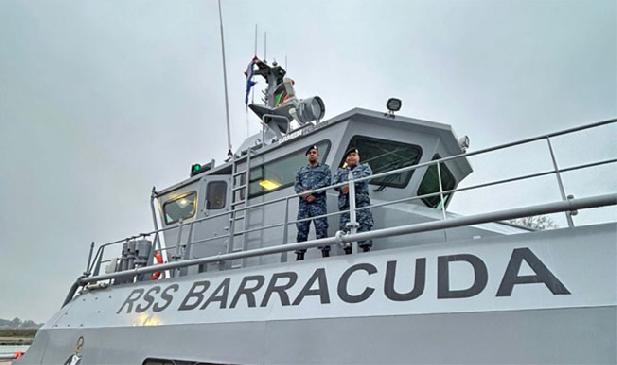  海军舰艇RSS Barracuda即将驶入苏里南海域