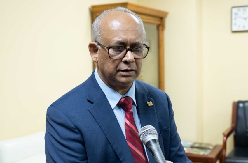  外交部长Ramdin指出，Richano Santokhi不是外交官