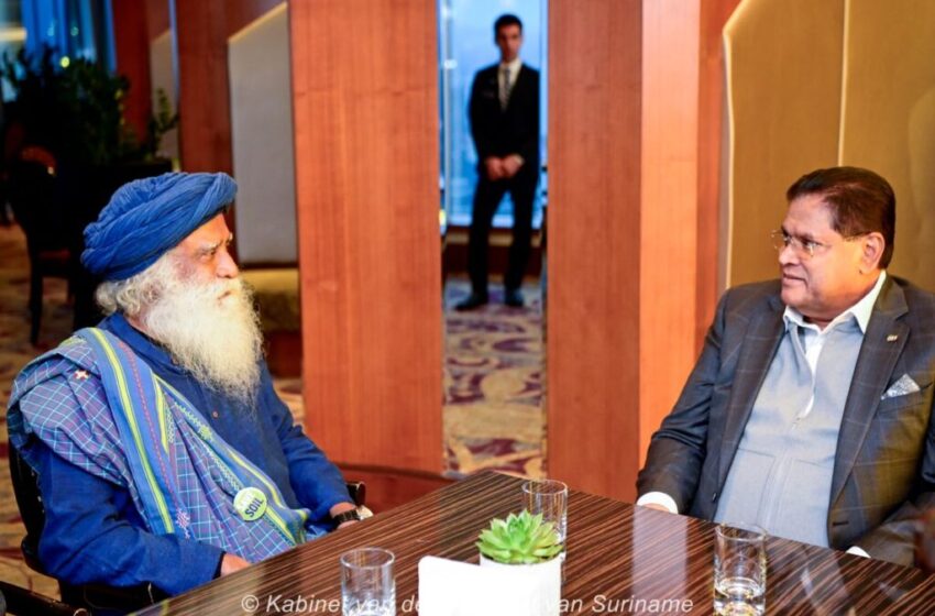  President Santokhi与精神领袖Sadhguru在阿塞拜疆会晤