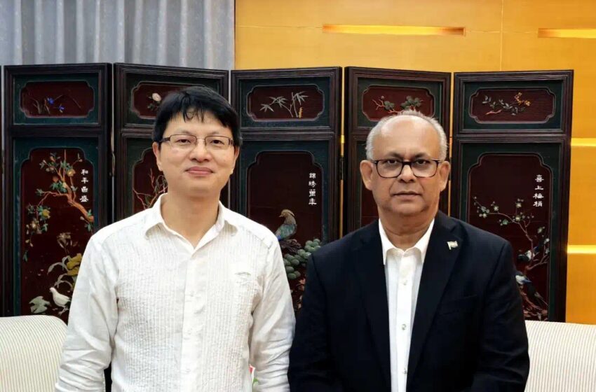  【林棘大使会见苏里南外长拉姆丁】