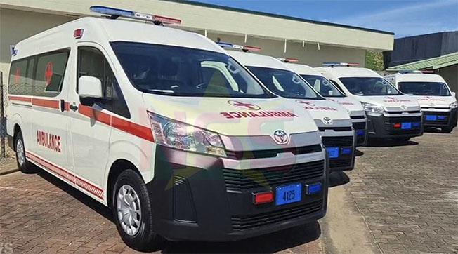  十辆救护车移交苏里南五家医疗机构