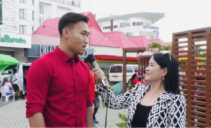  【PL党举办政治集会，苏里南中文电视台现场采访PL党3号候选人郑小宝】