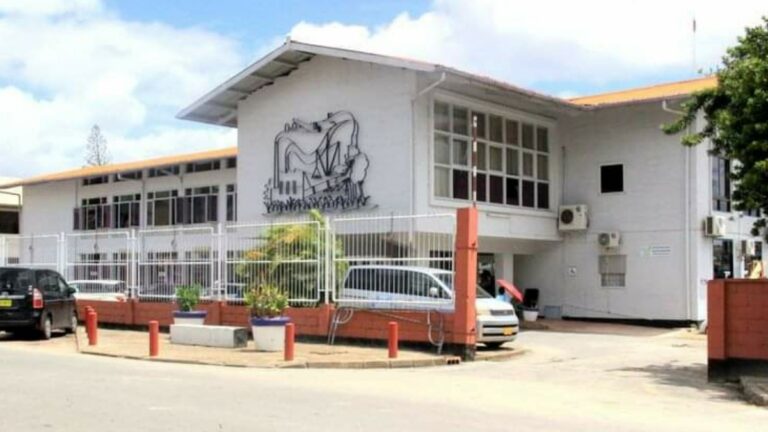  第二次有地区专员办公室遭遇闯入，地方行政办公室安保加强