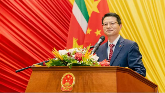  中国驻苏里南大使林棘在苏主流媒体发表署名文章《中拉命运共同体：乘风破浪正当时》