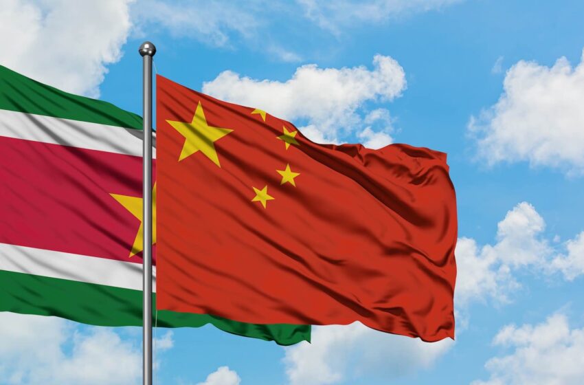  【驻苏里南大使林棘就中苏建交49周年在苏主流媒体发表署名文章】