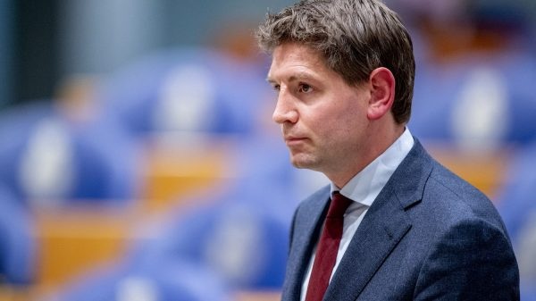  荷兰议会讨论苏里南新格局，D66党促放宽苏里南人签证限制