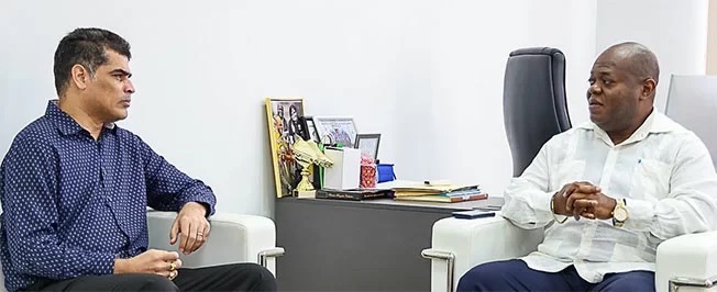  Bee与Adhin于国会讨论过渡事宜