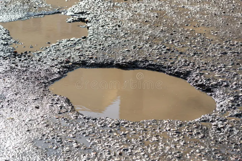  公共工程部因司法限制无法修复 Van ’t Hogerhuysstraat 道路破损路段