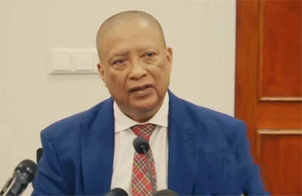  Maurice Roemer非法续任央行行长一事于任期尾声得以纠正
