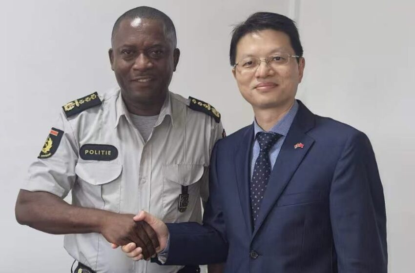  中国驻苏里南大使林棘会见苏新任警察总局局长皮纳斯