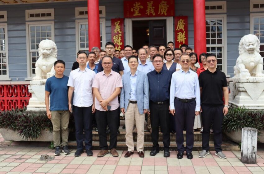  驻苏里南使馆举办“领保进侨团”活动