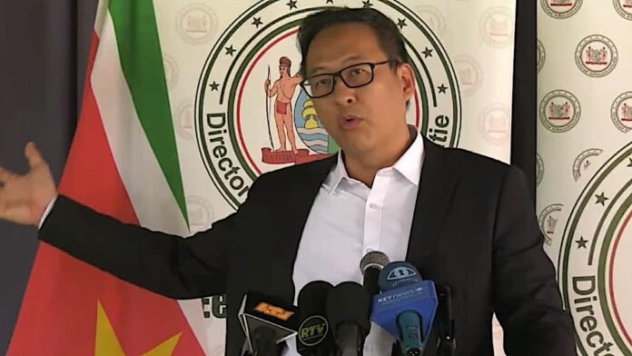  公共工程部长亲自出庭Van ‘t Hogerhuysstraat修路工程纠纷案