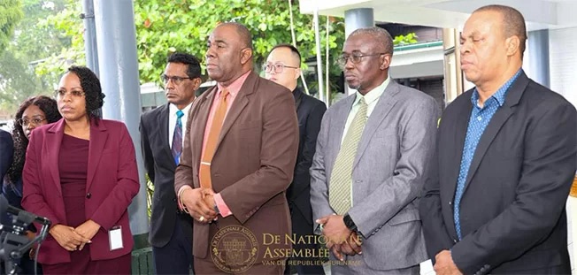  Houttuin居民请愿国民议会，要求暂停放射性源储存项目