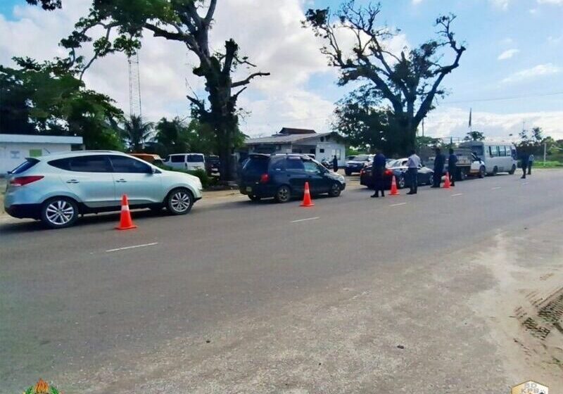  苏里南警方加强交通执法力度，全力保障道路安全