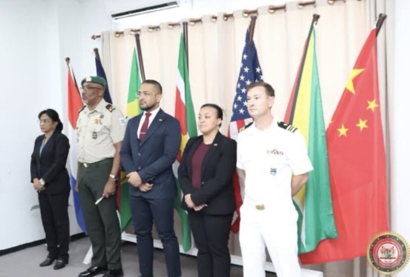  美国离任高级国防官员获苏里南授勋